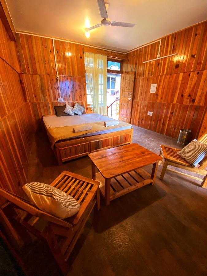 Pine Tower Inn Манали Экстерьер фото
