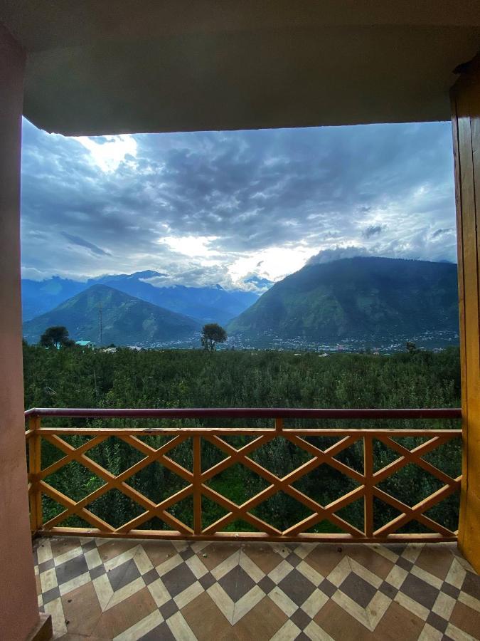 Pine Tower Inn Манали Экстерьер фото