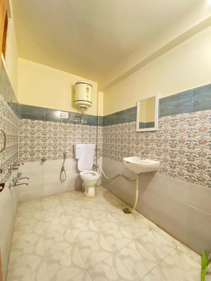 Pine Tower Inn Манали Экстерьер фото