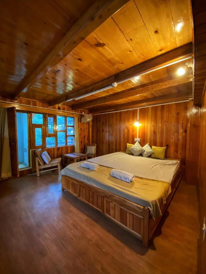 Pine Tower Inn Манали Экстерьер фото