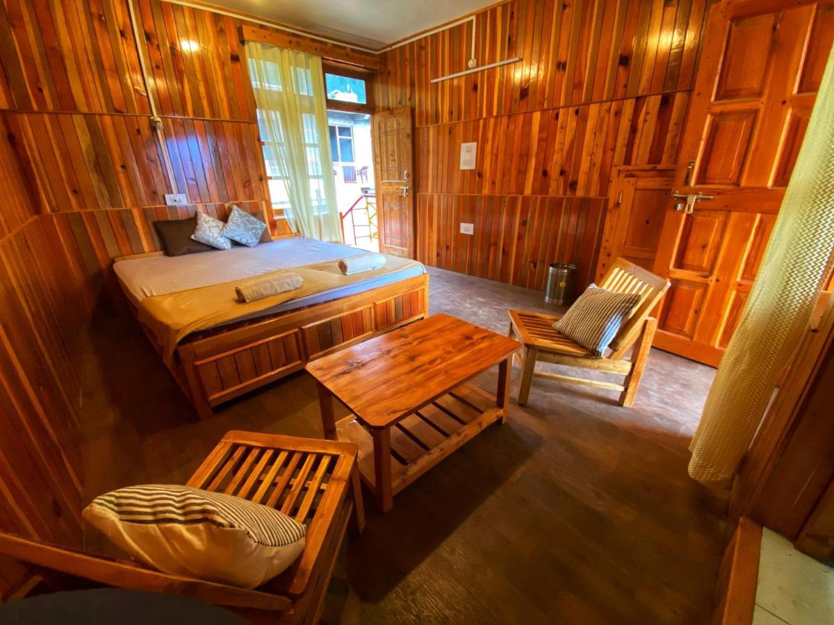 Pine Tower Inn Манали Экстерьер фото