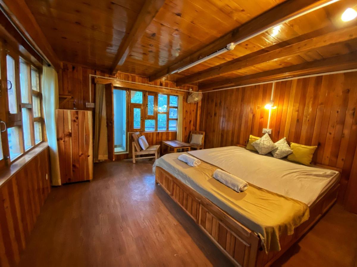 Pine Tower Inn Манали Экстерьер фото